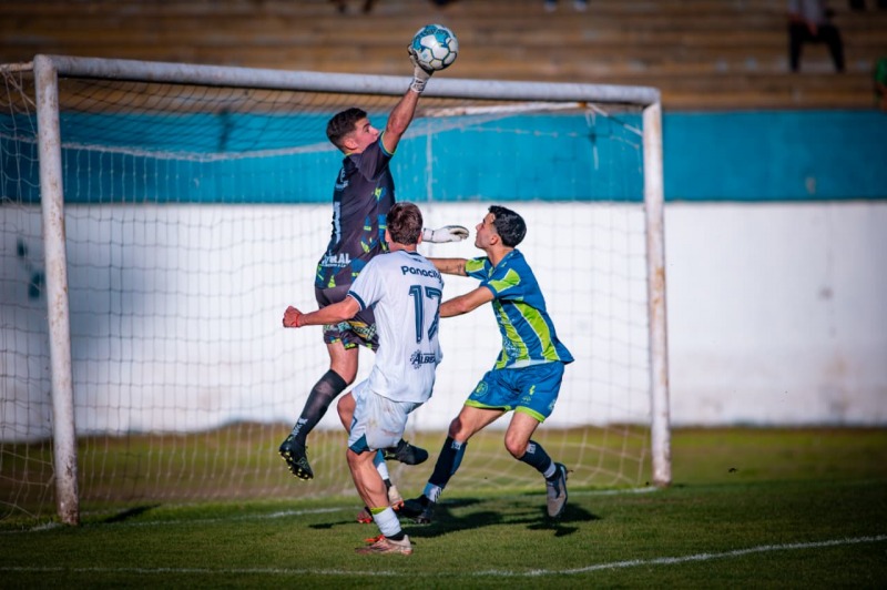Embajadores fue fiel a s� mismo, Racing decepcion�